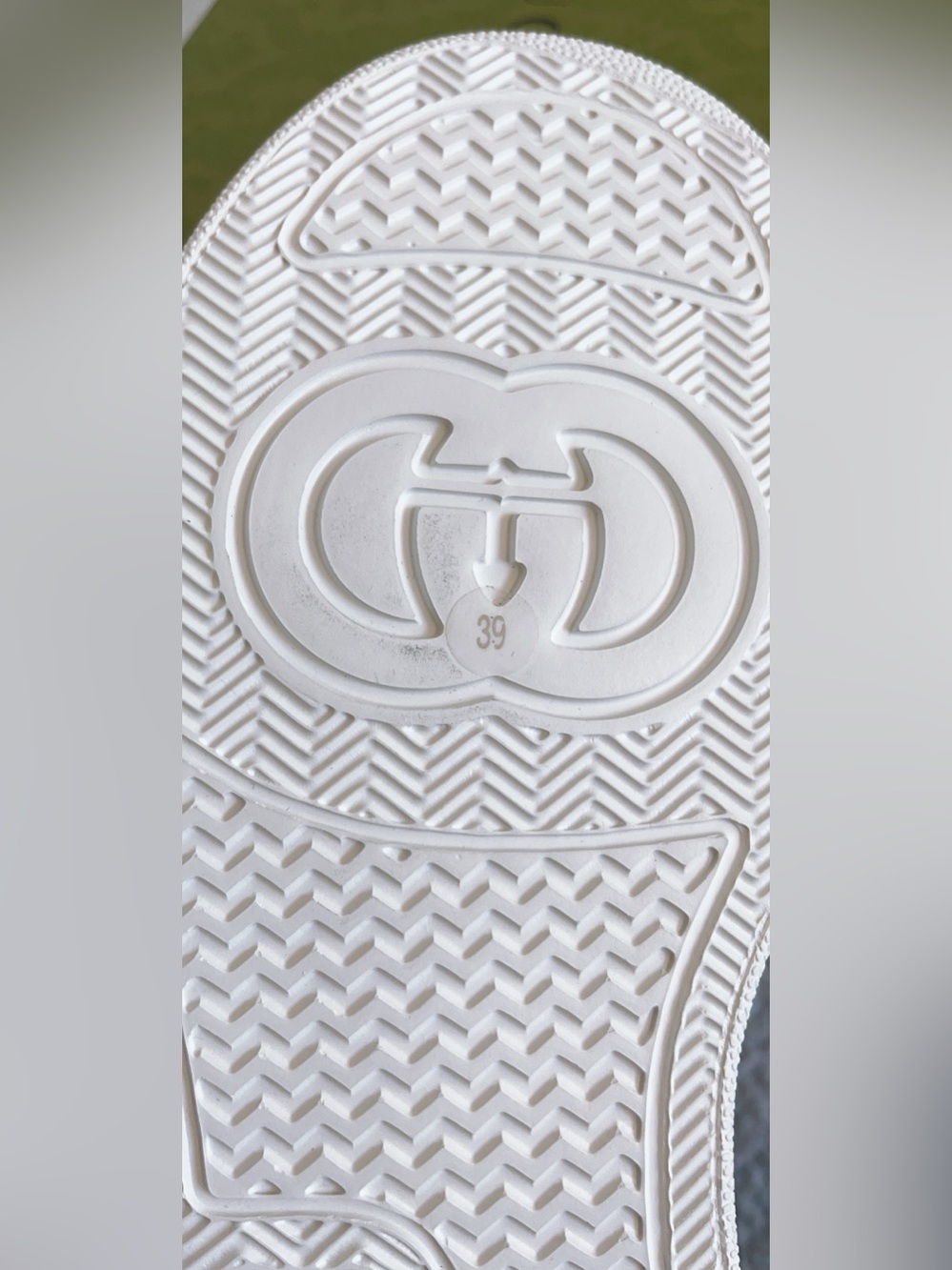 GUCCI Women’s GG Supreme Monogram Canvas Low Top Sneakers - Picture 9 of 13